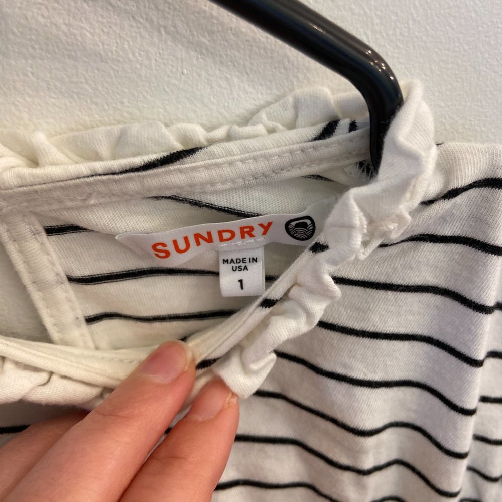 Sundry Size 1 Ruffle Bib Top - Picture 6 of 11